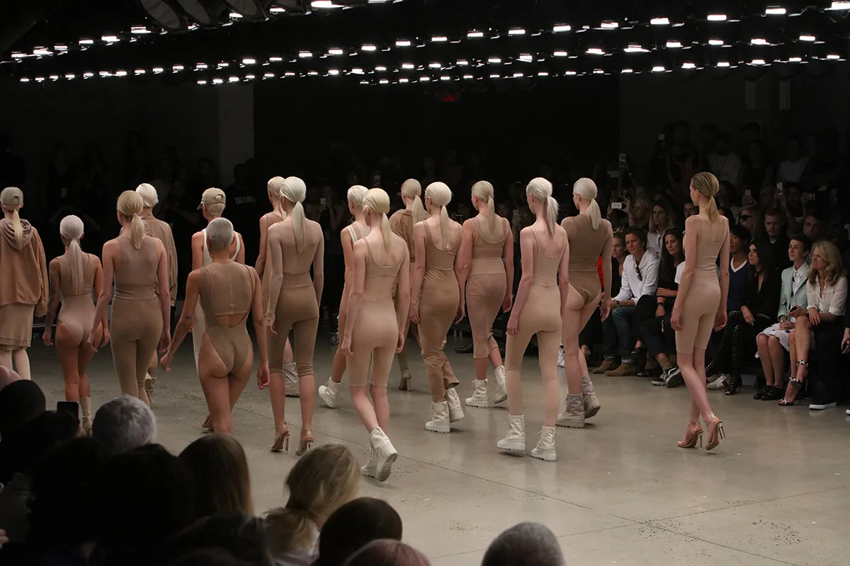 MTM1OTgxNDI2NzkyNzM3NDEx